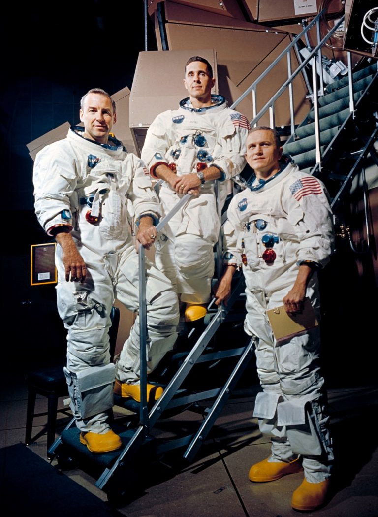 Földkelte fotó készítői: Az Apollo-8 küldetés tagjai (balról jobbra): Jim Lovell parancsnokimodul-pilóta, Bill Anders holdkomppilóta, Frank Borman parancsnok