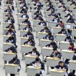 A rettegett vizsga a gaokao: tesztet író diákok